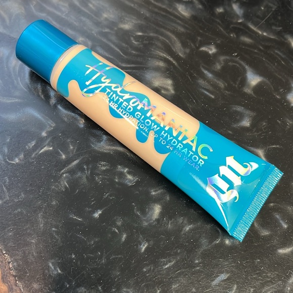 Hydro Maniac tinted glow hydrator, Urban Decay - Picture 9 of 10